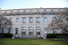10 Henry Clay Frick House Was Completed In 1914 And Now Houses The Frick Collection At 1 E 70 St In Upper East Side New York City